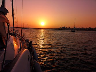 Coucher de soleil à Vilamoura sur un yacht à voile
